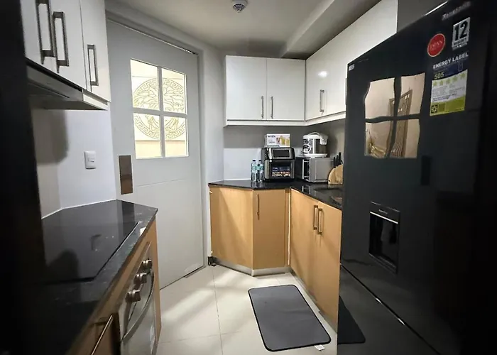 Executive 4 Bedroom Uptown Parksuites Bgc *