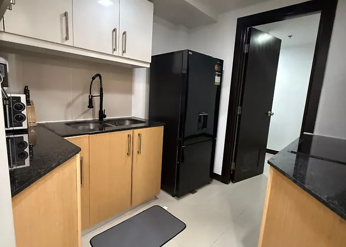 Executive 4 Bedroom Uptown Parksuites Bgc Holiday home